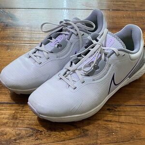 Nike Women's Light Gray Sneakers